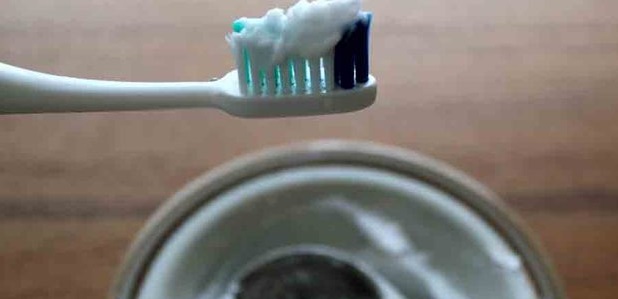 Dentifricio senza fluoro fatto in casa